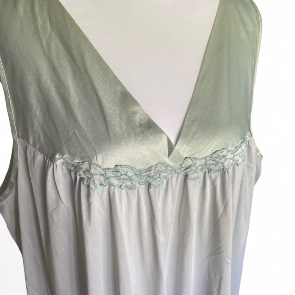 Vintage Vanity Fair Blue Embroidered Floral Sleeveless‎ Slip Nightgown Size XL